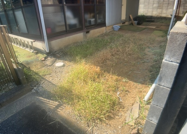 【外観】 | 家を建てる場合、方位は要チェックです。現実的に日当たりのよい家ならばリビングは南側、建築基準法でも北側に当たる家への配慮は求められています。土地を見学に行く際は、方位磁針を持って行くようにしましょう。