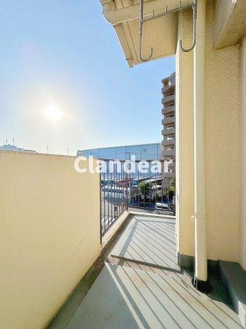 グリーンパーク第18綾瀬のバルコニー|ドキドキの新生活も、安心してスタート。ぴったりの住まいを見つけませんか？クランディアが一緒に住まい選びをサポートします‼　まずは、お気軽にお問合せください　＃クランディア