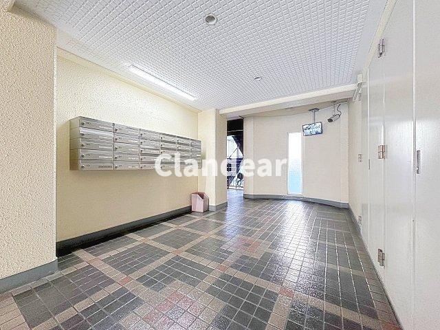 グリーンパーク第18綾瀬のロビー|ドキドキの新生活も、安心してスタート。ぴったりの住まいを見つけませんか？クランディアが一緒に住まい選びをサポートします‼　まずは、お気軽にお問合せください　＃クランディア