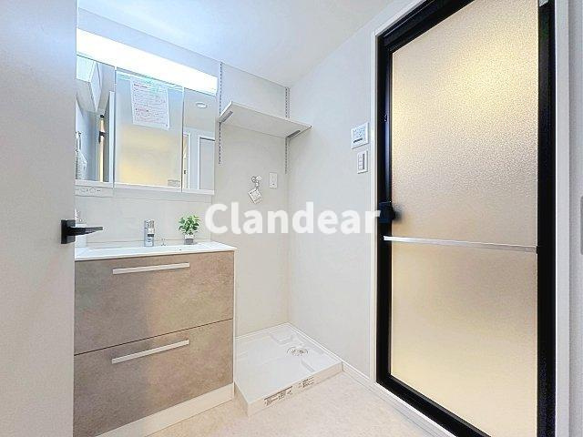 グリーンパーク第18綾瀬の独立洗面台|ドキドキの新生活も、安心してスタート。ぴったりの住まいを見つけませんか？クランディアが一緒に住まい選びをサポートします‼　まずは、お気軽にお問合せください　＃クランディア