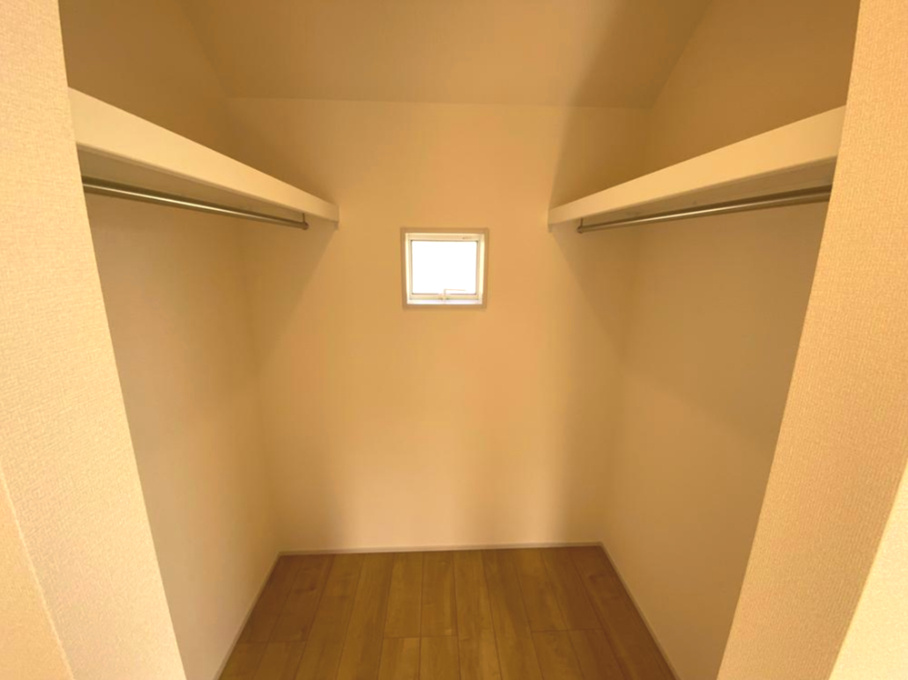 【Blooming Garden】国分寺市北町５丁目の収納|季節物のお洋服や上着もスッキリと収納して頂けます☆毎日お洋服を選ぶのも楽しくなりそうですね♪♪