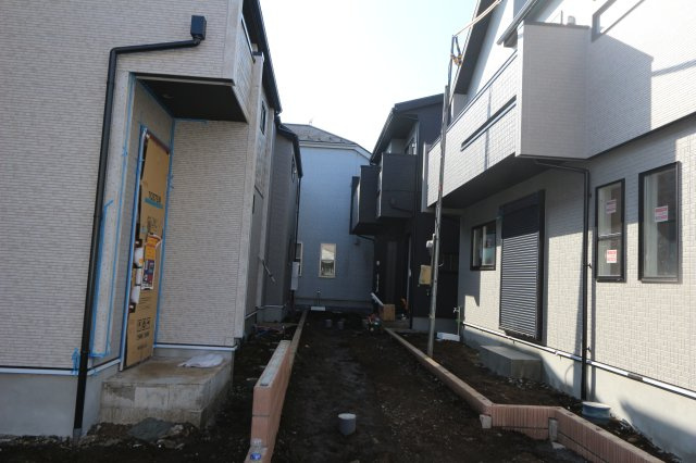 【Blooming Garden】国分寺市北町５丁目の外観|人気の低層住居専用地域です。道幅が広い前面道路は開放感があるため、お車の出し入れもラクラク♪