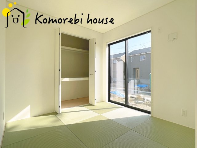 さいたま市西区飯田新田第2　新築一戸建て　クレイドルガーデン　01の和室|琉球畳の落ち着いた風合いが心を整える和室。洗濯物を畳んだり、昼寝したり、日常の“ほっと一息”を支えてくれる空間です。