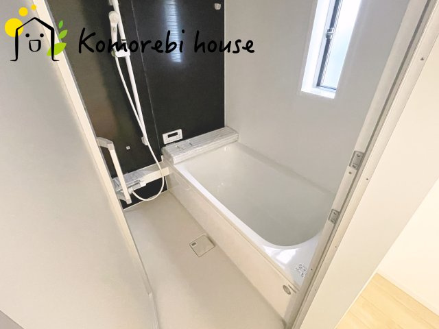 さいたま市西区飯田新田第2　新築一戸建て　クレイドルガーデン　01の浴室|暖房・乾燥・換気が一体になった多機能浴室で、一年を通して快適に使えるのが魅力。冬は暖房であたたかく、雨の日は乾燥が洗濯物をしっかり乾かしてくれます。