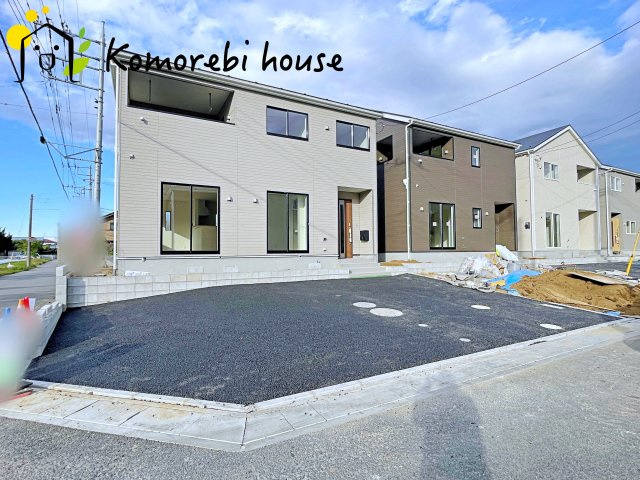 さいたま市西区飯田新田第2　新築一戸建て　クレイドルガーデン　01の駐車場|並列3台駐車が可能なゆとりあるスペース。来客時や将来車が増えても安心の使い勝手です。