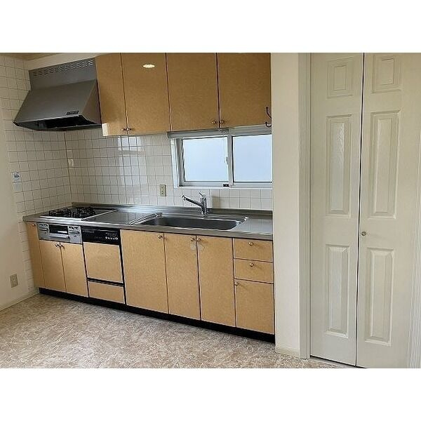 芦屋市翠ヶ丘町戸建のキッチン