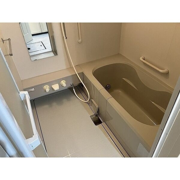 芦屋市翠ヶ丘町戸建の浴室