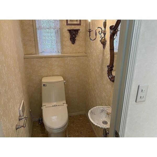 芦屋市翠ヶ丘町戸建のトイレ