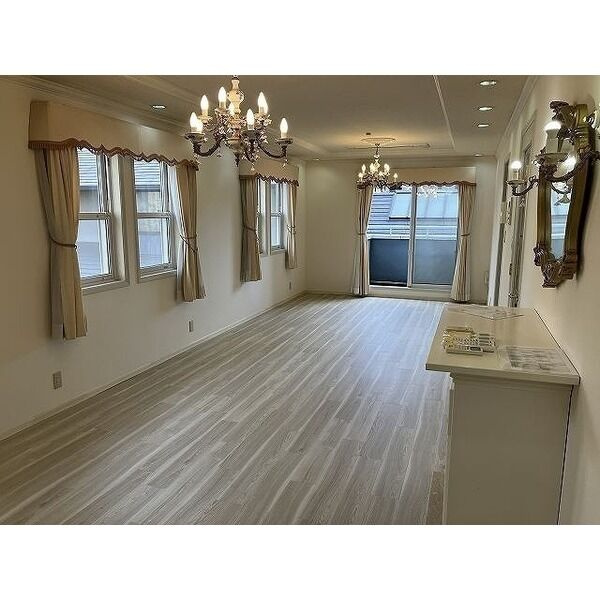 芦屋市翠ヶ丘町戸建の居間・リビング