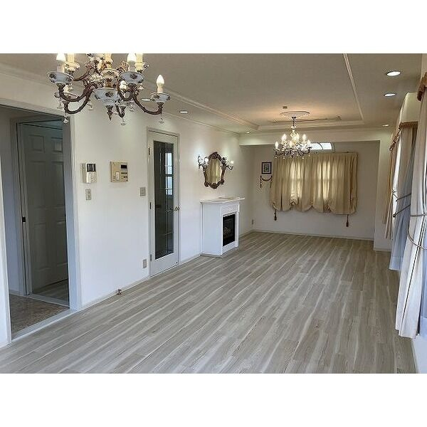 芦屋市翠ヶ丘町戸建の居間・リビング