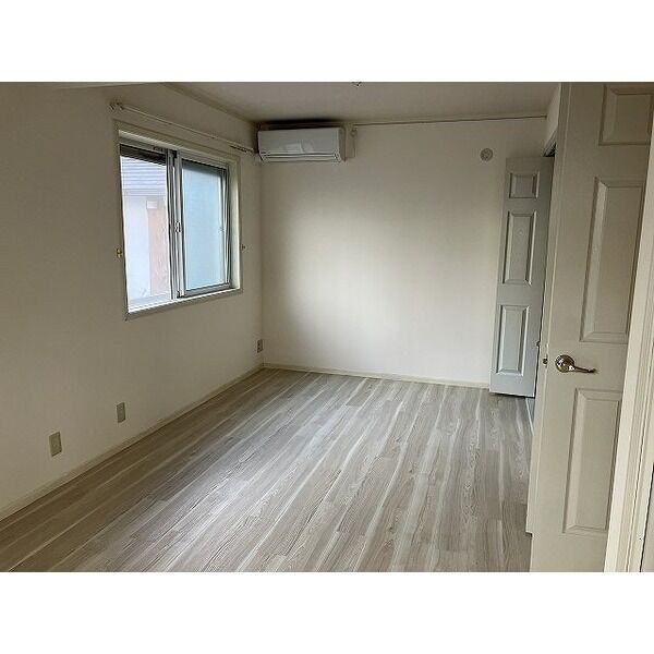 芦屋市翠ヶ丘町戸建の洋室