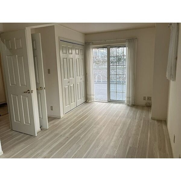 芦屋市翠ヶ丘町戸建の洋室