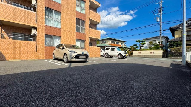 パッセ　ムラージュの駐車場