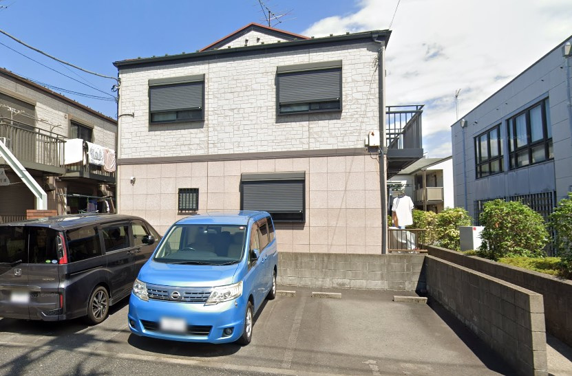 レジデンスクサナギⅢ　15～18の駐車場