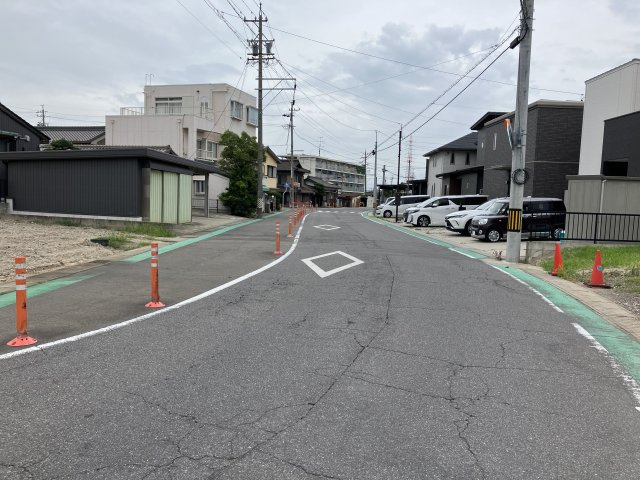 碧南市平七町3丁目の前面道路含む現地写真
