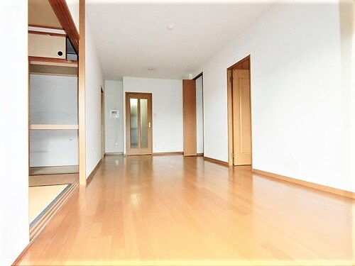 パルメゾン野間園弐番館の内装|リビング・ダイニング（玄関方向）　※2020年12月撮影