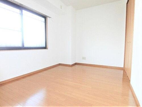 パルメゾン野間園弐番館の居間・リビング|洋室（約5.9畳）　※2021年2月撮影