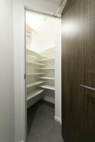 プラウドフラット浅草の玄関|シューズクローゼット