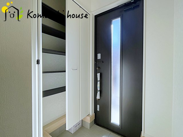 さいたま市西区飯田新田第2　新築一戸建て　クレイドルガーデン　02の玄関|12/4　撮影済み