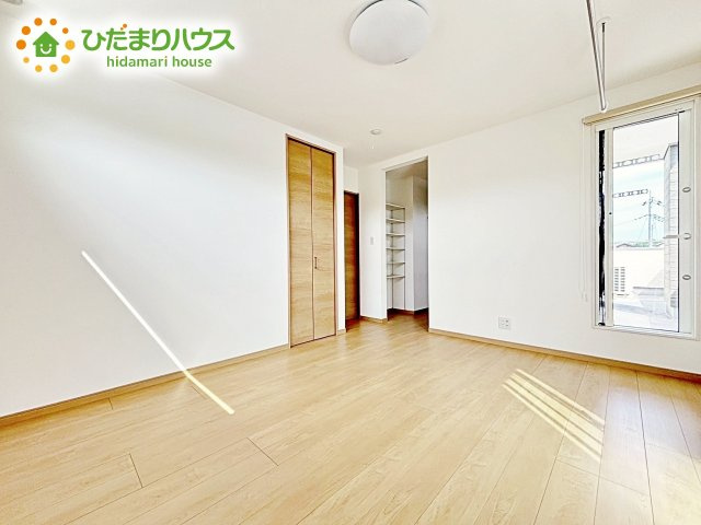 【寝室】 | 水戸市河和田町　中古戸建 | ベッドを置いても余裕の広さがあります。パソコンや趣味のスペースなどインテリアを考えるのも楽しみですね！