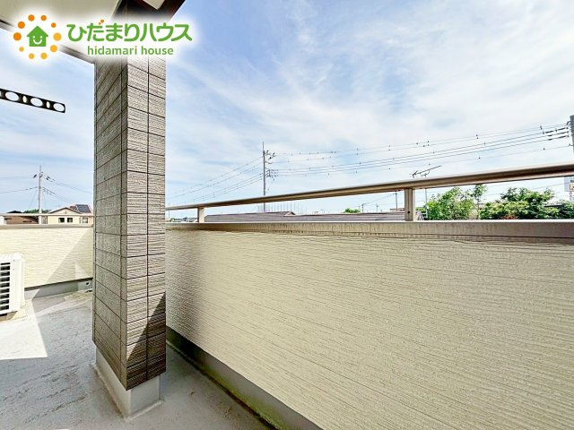 【バルコニー】 | 水戸市河和田町　中古戸建 | 広々としたバルコニーは、大量の洗濯物を干しても余裕！お布団だって、家族全員分をいっきに干せますね(^O^)