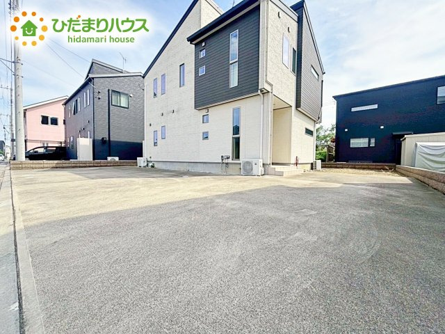 【駐車場】 | 水戸市河和田町　中古戸建 | カースペースを4台完備しているため、スペースを多目的に活用できます。また、車の増車や買い替えにも対応しやすいです。