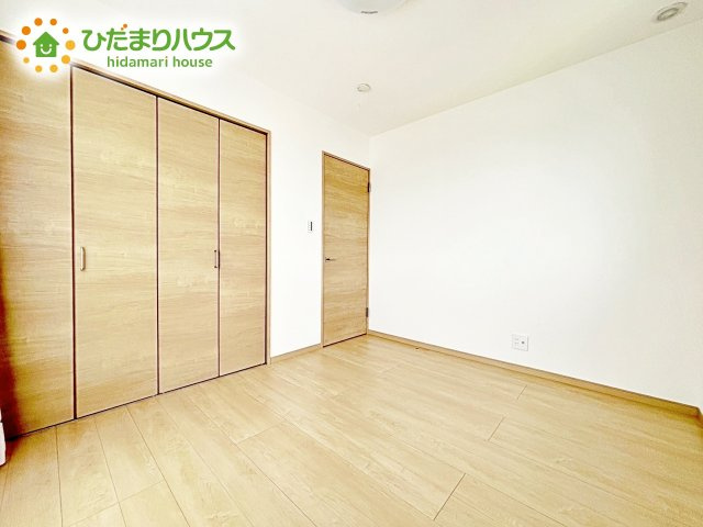 【洋室】 | 水戸市河和田町　中古戸建 | 室内には収納スペースもあり、衣類や小物類をたっぷり収納可能。お部屋をより広くお使いいただけます。
