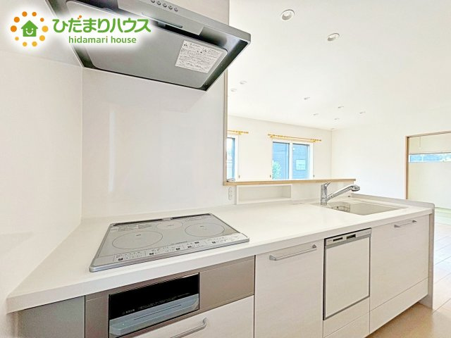 【キッチン】 | 水戸市河和田町　中古戸建 | 3口コンロが嬉しいシステムキッチン♪広いシンクや作業台でお料理が捗ります♪