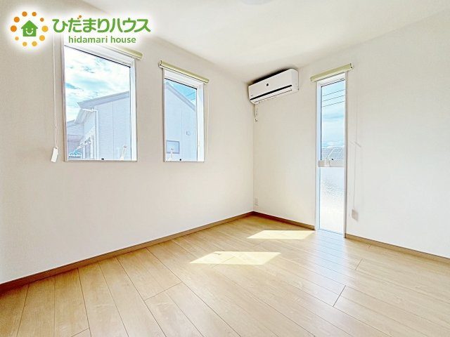 【洋室】 | 水戸市河和田町　中古戸建 | 二面採光の設計で明るい時間帯は陽が入り、リラックス出来るお部屋となっています。