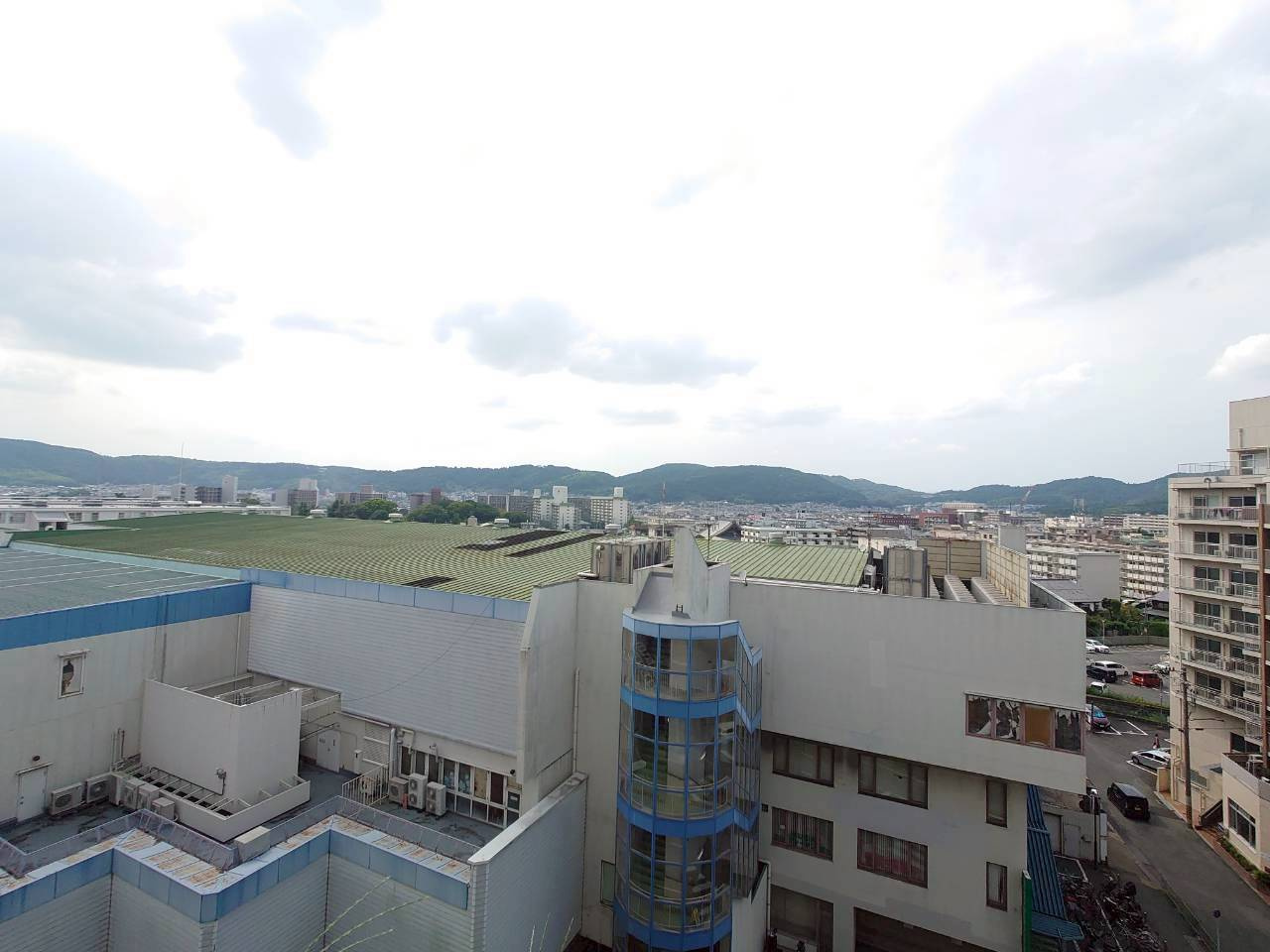 令和７年８月リフォーム済◆地下鉄東西線「東野」駅徒歩４分◆近隣商業施設充実の生活至便地◆ジュネス音羽の展望|物件からの展望