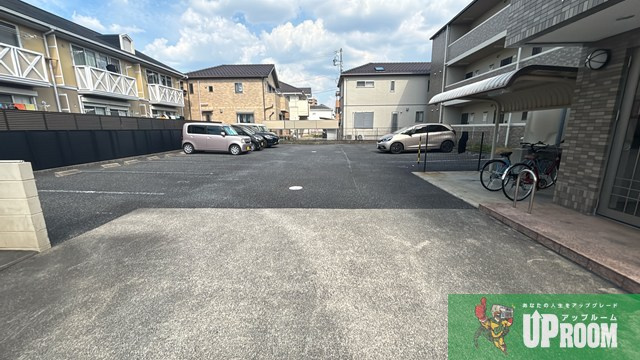 アゼリアガーデン 北館の駐車場