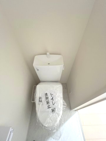 福生市熊川　新築戸建全2棟のトイレ|1階温水シャワートイレ