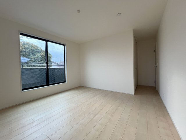 福生市熊川　新築戸建全2棟の洋室|広々9帖！！