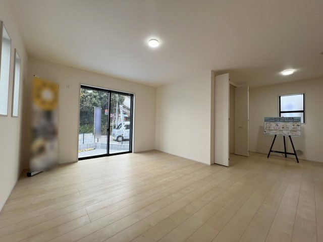 福生市熊川　新築戸建全2棟の居間・リビング|LDK広々19.5帖！！