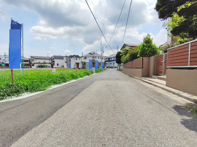 練馬区土支田1丁目 全6区画 1区画の前面道路含む現地写真|北西側約5.0ｍ公道×南西側約5.0ｍ公道×北東側約3.6ｍ通路
前面道路は広々としお車の出し入れも安心です

