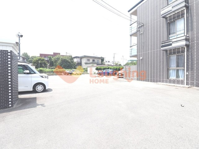 ハイランド野十郎の駐車場