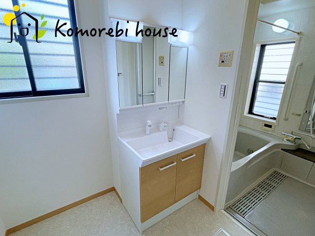 桶川坂田中古の独立洗面台|朝の支度にも助かる、独立の洗髪洗面化粧台