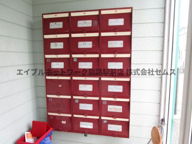 グリーンヒル(緑ヶ岡1)のエントランス