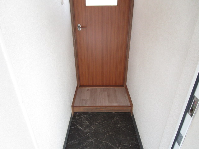 グリーンヒル(緑ヶ岡1)の玄関