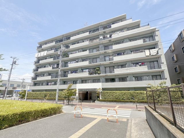 モアステージ北綾瀬の外観|時代の流れに惑わされないシックなカラートーンで街並みに溶け込む外観。