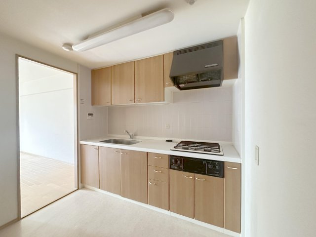 モアステージ北綾瀬のキッチン|キッチンは独立型なので急な来客時もキッチンの様子が見えにくいのが嬉しいですね！お料理に集中できる空間のご提供です♪