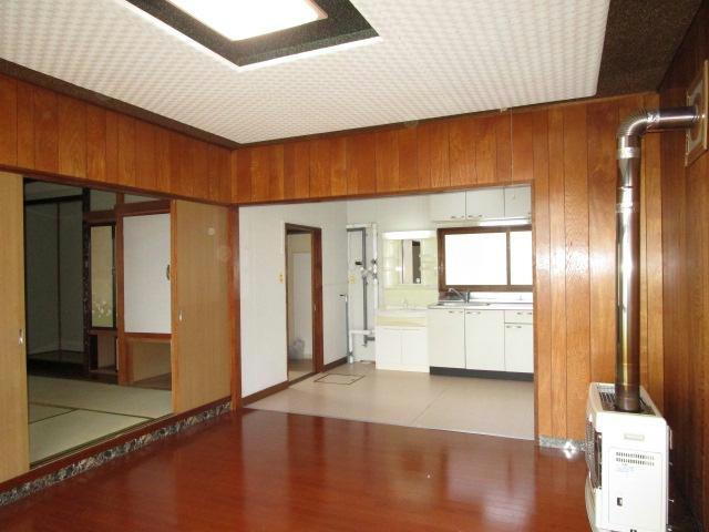 桜ヶ岡7-22-21貸家の居間・リビング