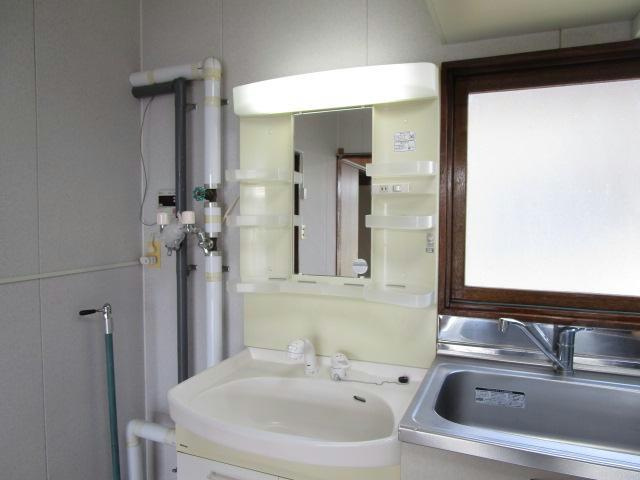 桜ヶ岡7-22-21貸家の洗面所