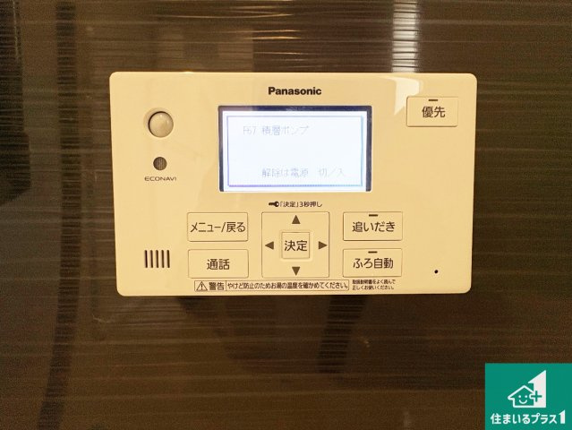 京田辺市薪天神堂　第8期　新築一戸建てのキッチン|リビングと統一感があり、使い勝手のいいキッチン。広々としているので、二人並んで作業が出来ちゃいます。お子様と一緒に色々なお料理に挑戦できるスペースがあります。