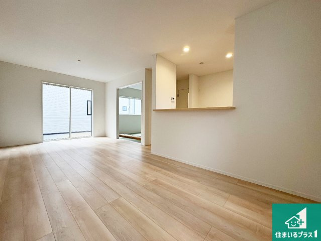 京田辺市薪天神堂　第8期　新築一戸建ての前面道路含む現地写真|周辺は落ち着いた街並みの住宅地！子育てがしやすい住環境です！まだ未完成ですが、現地でしかわからない事もございます。是非一度ご覧ください。