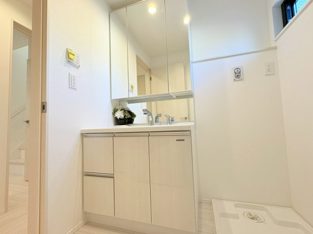 新築戸建　岐阜市加納奥平町Ⅱ　全1区画分譲の独立洗面台|洗面洗髪化粧台です。物件により三面鏡または一面鏡の場合があります。詳しくは担当者までお問合せ下さい。