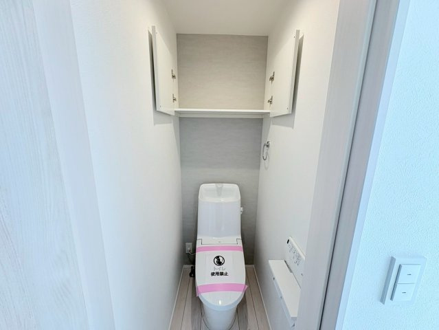 新築戸建　岐阜市加納奥平町Ⅱ　全1区画分譲のトイレ|節水省エネの暖房便座シャワートイレです。お掃除のしやすさを究めたフチなし形状でお手入れ楽々。