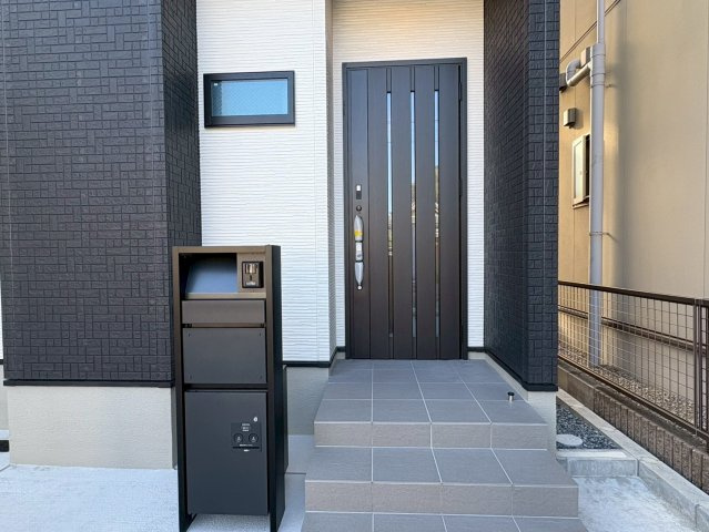 新築戸建　岐阜市加納奥平町Ⅱ　全1区画分譲の玄関|玄関ドアの鍵はディンプルキーと内側はサムターンキーになっており防犯性の高い仕様になっています。