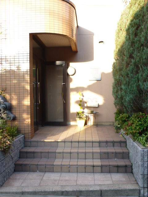 メゾンドール奥文のエントランス