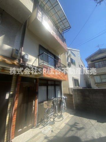 衣摺３丁目　中古戸建の外観|リフォームや住宅ローン・東大阪市の不動産の事なら弊社にお任せ下さいませ！
各地域の特徴・グルメ・裏道やその他、細かい情報等も熟知した
東大阪市出身のスタッフが新生活を送るお客様をサポート致します！